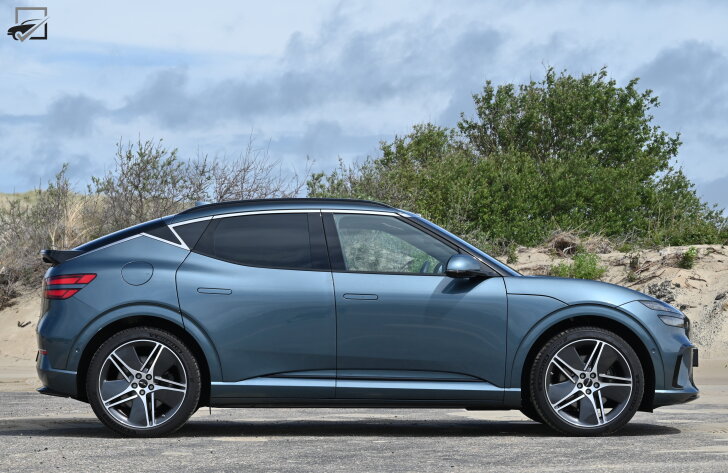 Genesis GV60 (Zijkant)