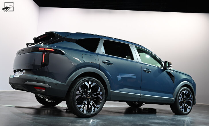 Dacia Striker (Schuin achter)