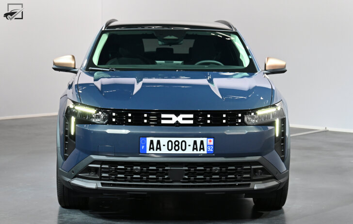 Dacia Striker (Recht voor)