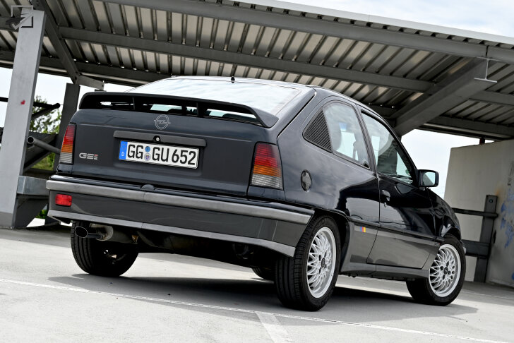 Opel Kadett GSi (Driekwart achter)