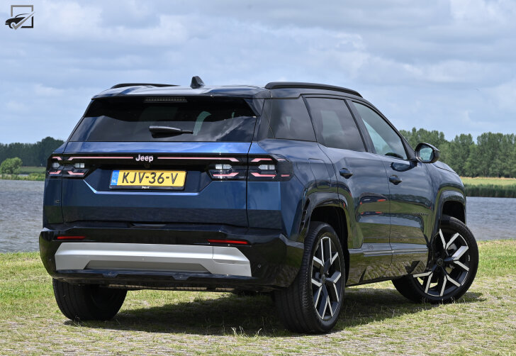 Jeep Compass (Driekwart achter)