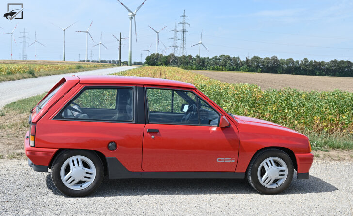 Opel Corsa GSi Zijkant