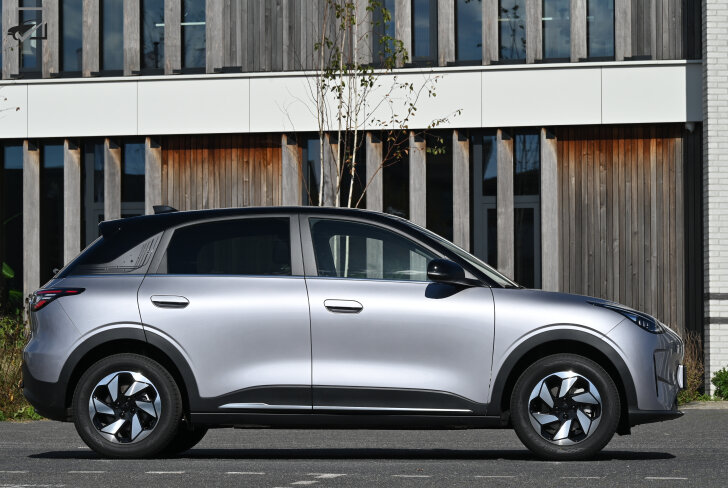Geely E2 Zijkant