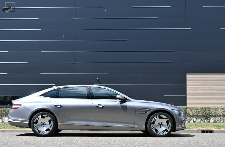 Genesis G80 Zijkant