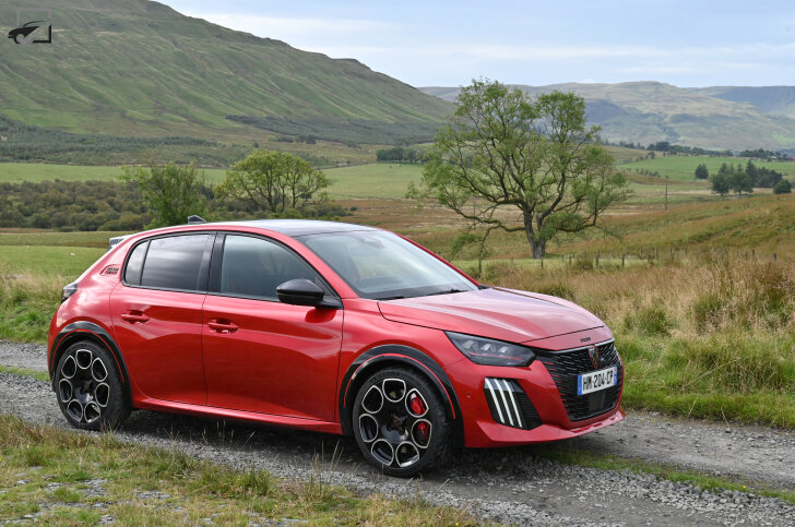Peugeot e-208 GTI Schuin voor