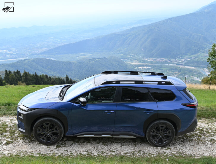 Subaru e-Outback Zijkant