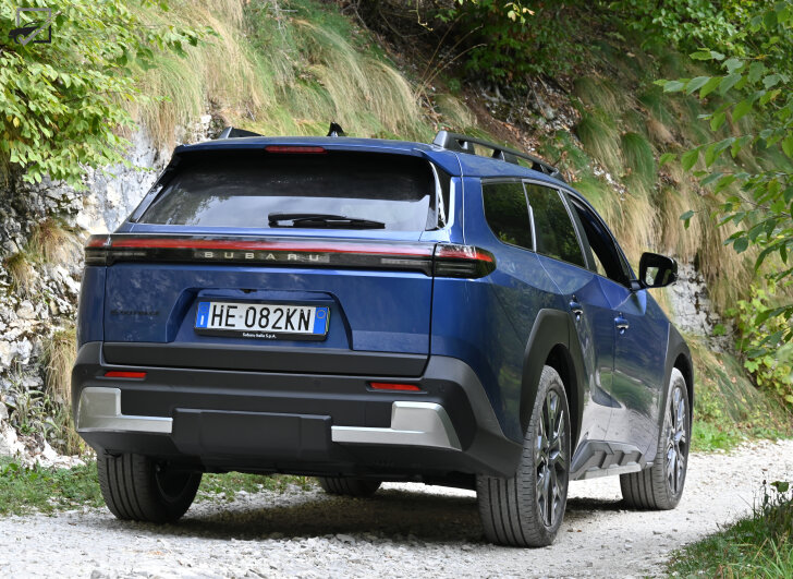 Subaru e-Outback Schuin achter