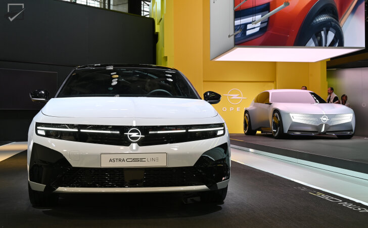 Autosalon Parijs 2026 Opel Astra GSE en STX