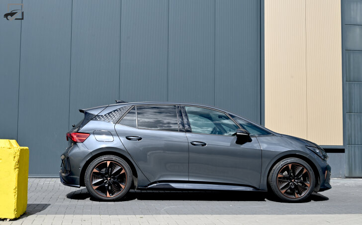 Cupra Born Zijkant
