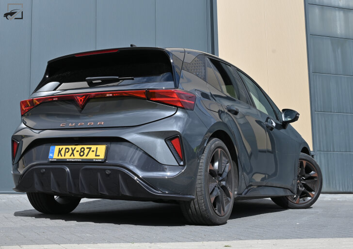 Cupra Born Driekwart achter