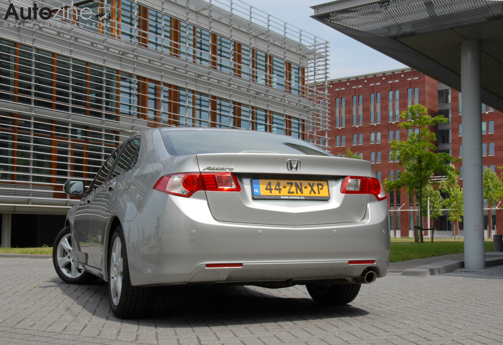 Honda Accord (Driekwart achter)