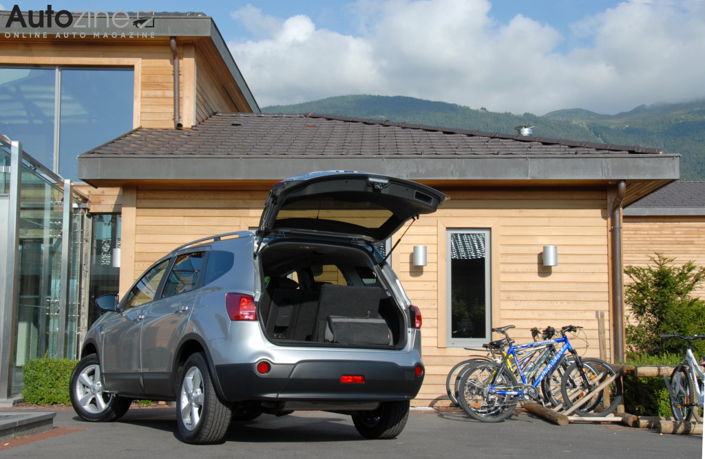 Nissan Qashqai+2 (2008 - 2013) (Driekwart achter klep open)