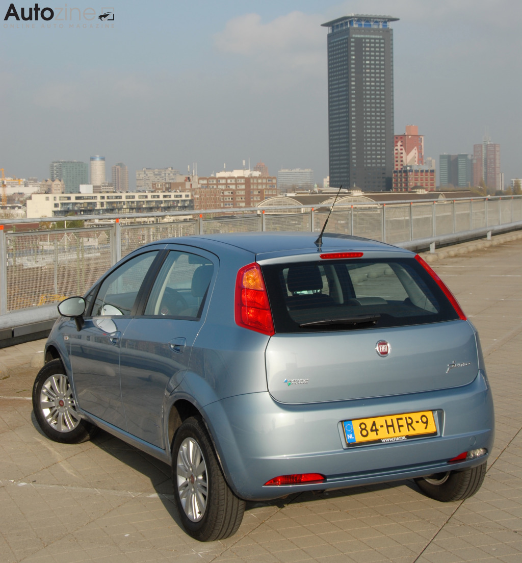 Fiat Grande Punto (Driekwart achter hoog)