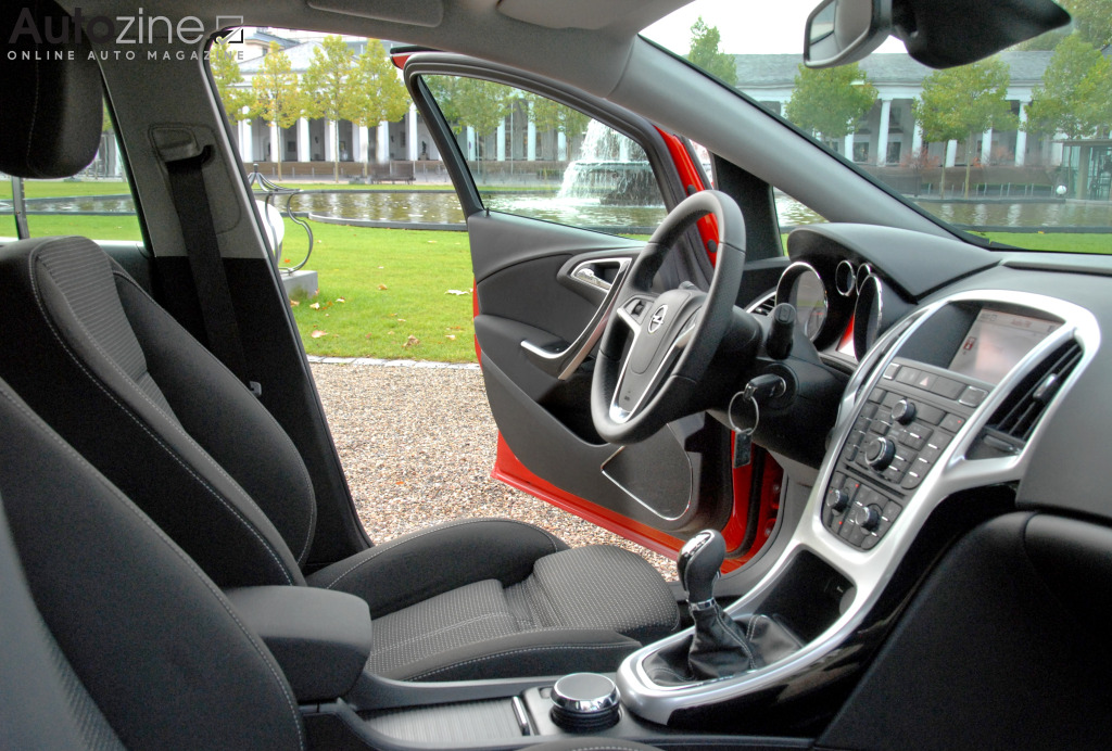 Opel Astra (2009 - 2015) (Interieur doorkijk)