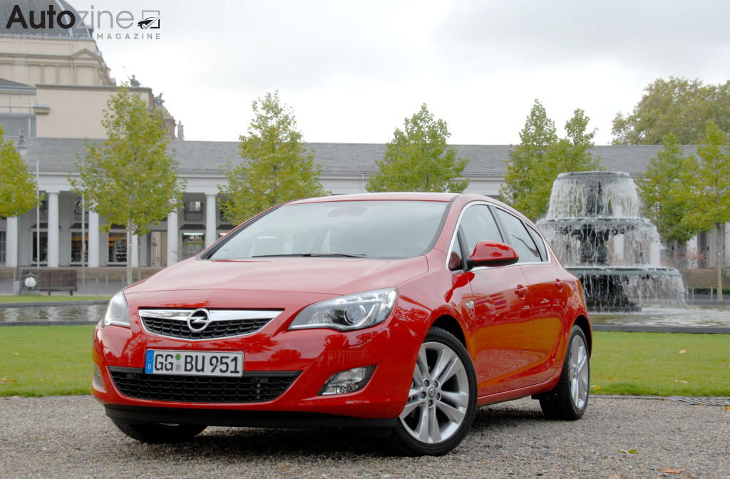 Opel Astra (2009 - 2015) (Driekwart voor)