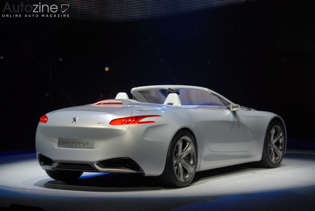 Peugeot in de toekomst (SR1 schuin achter)
