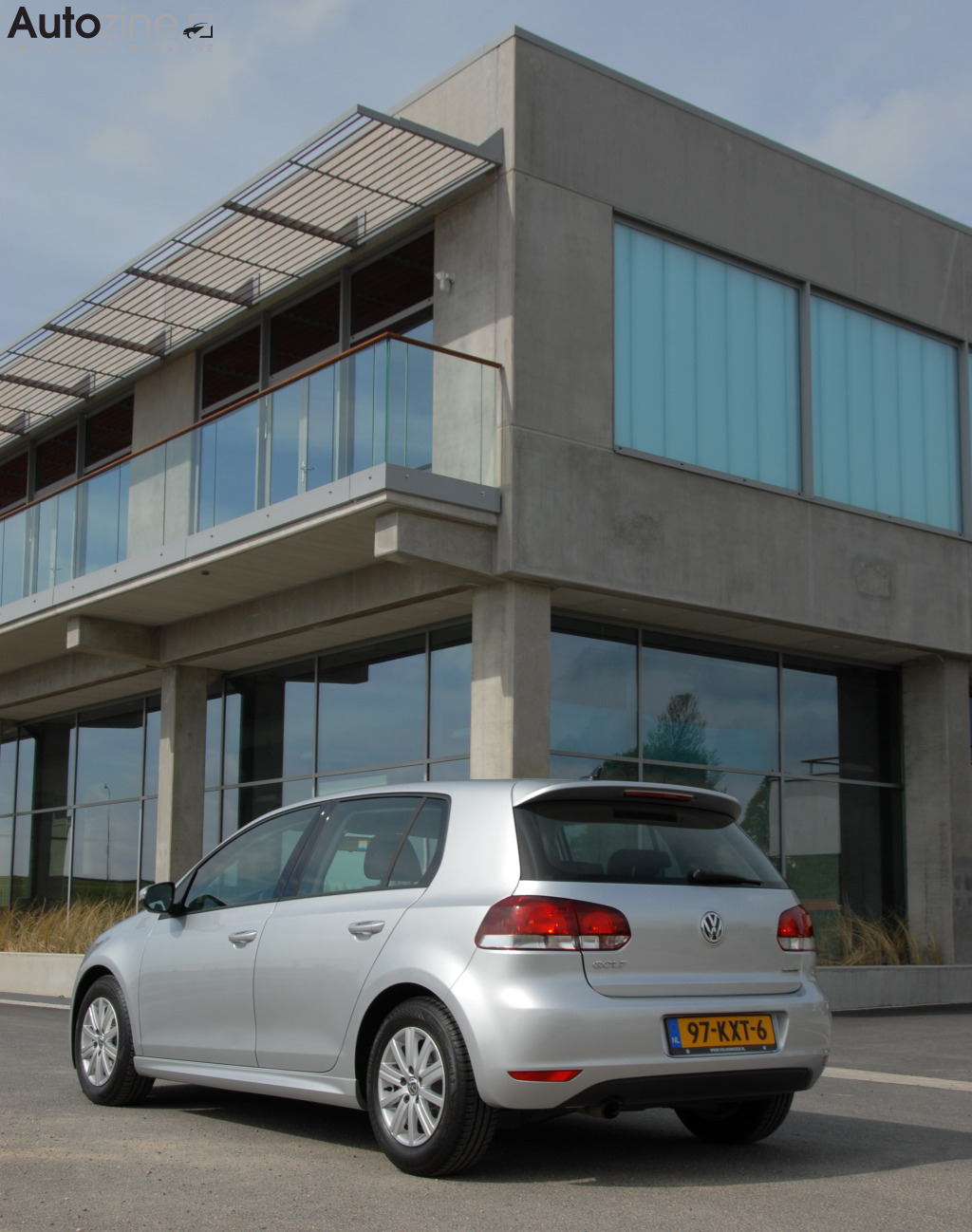 Volkswagen Golf BlueMotion (Schuin achter hoog)