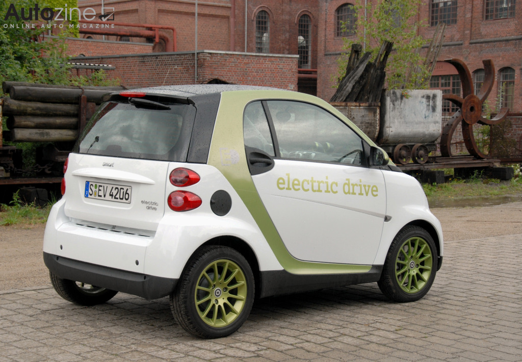 Smart ForTwo Electric Drive (Schuin achter)