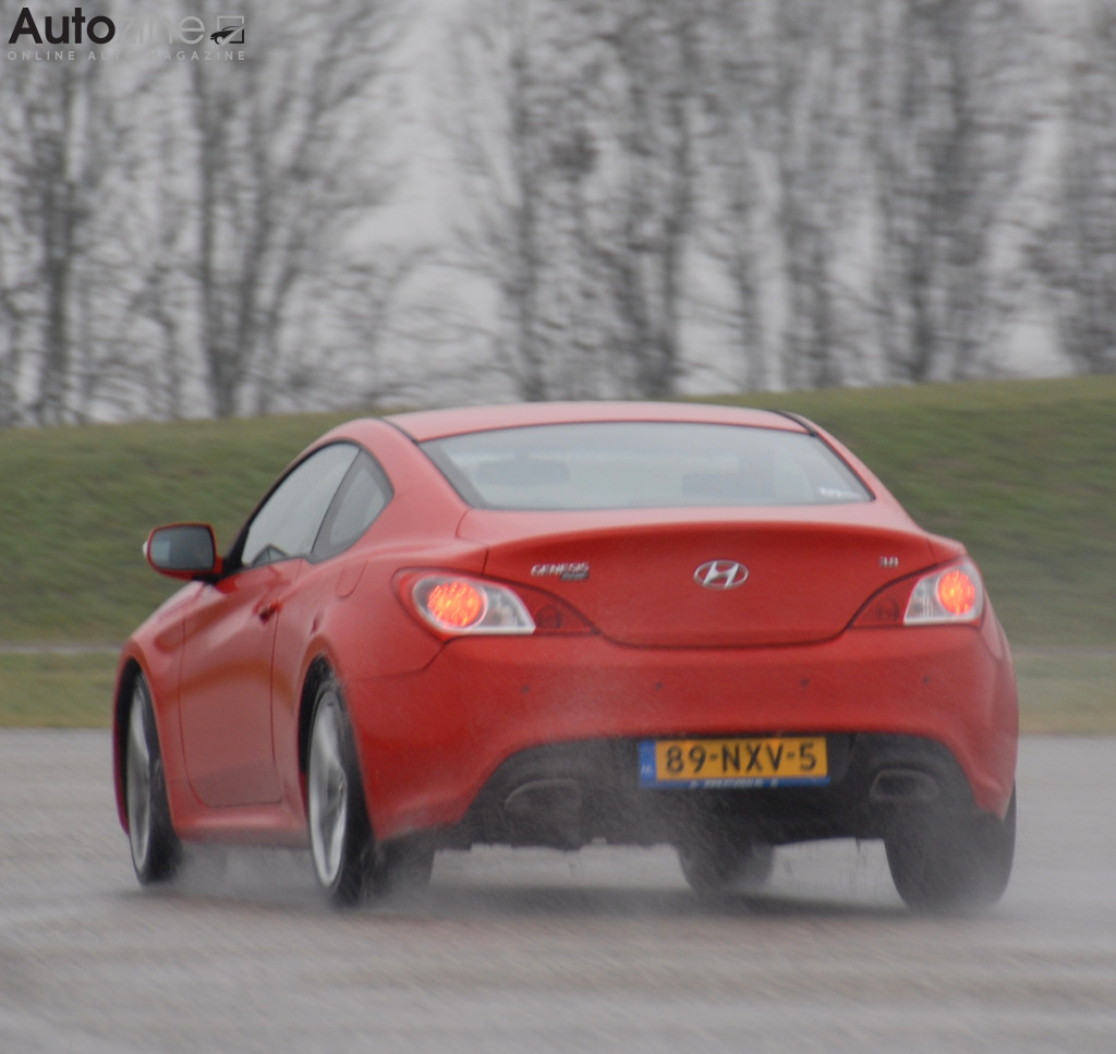 Hyundai Genesis Coupe (Schuin achter)