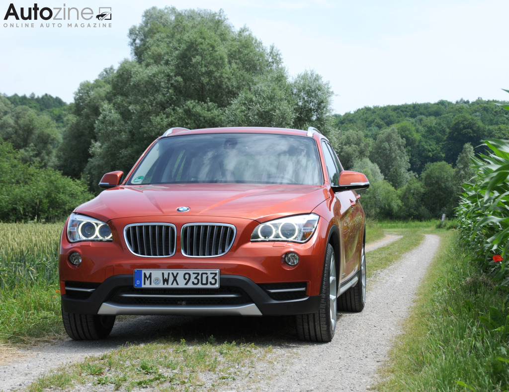 BMW X1 (2009 - 2015) (Schuin voor)