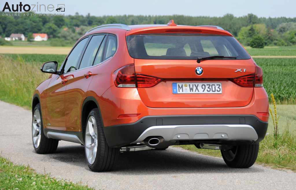 BMW X1 (2009 - 2015) (Schuin achter)
