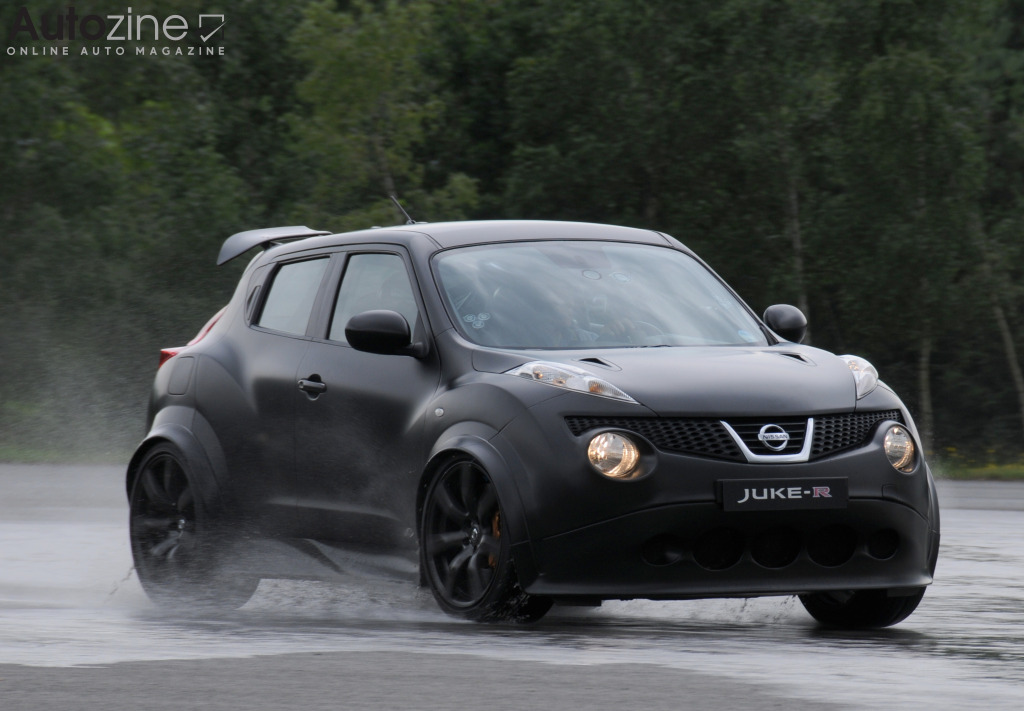Nissan Juke-R (Schuin voor)