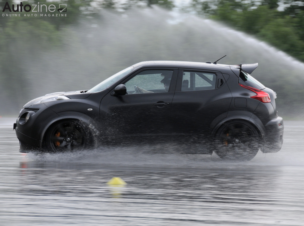 Nissan Juke-R (Zijkant)