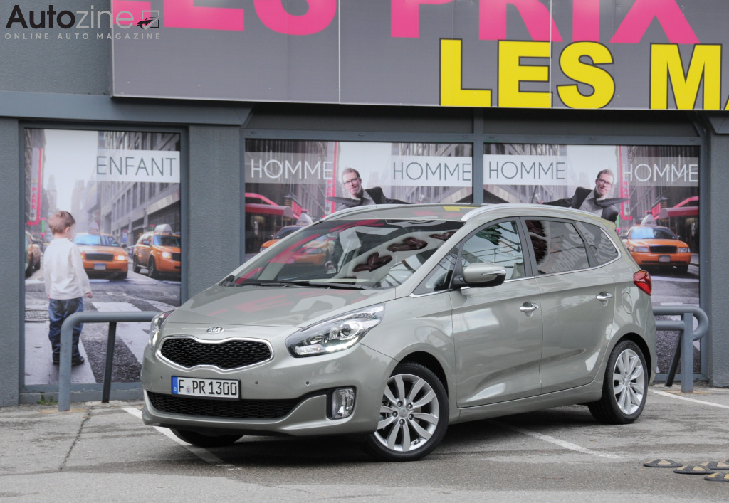 Kia Carens (Driekwart voor)