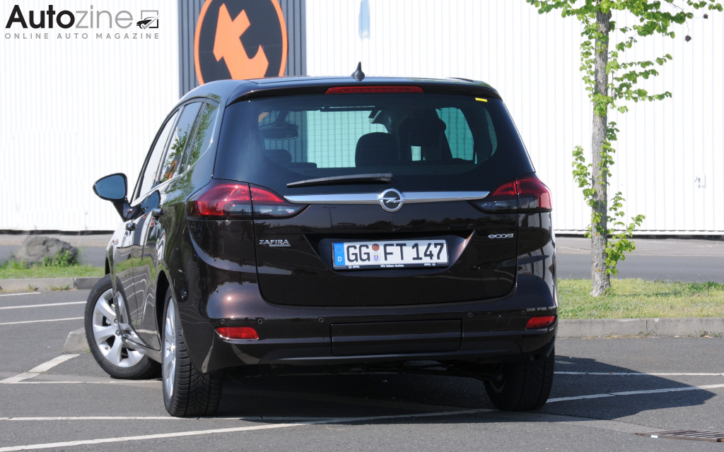 Opel motoren en transmissies (Zafira driekwart achter)