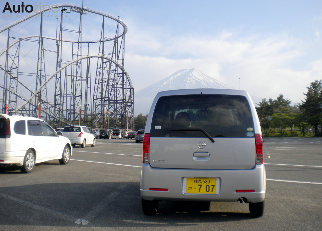 Nissan Otti (Recht achter)