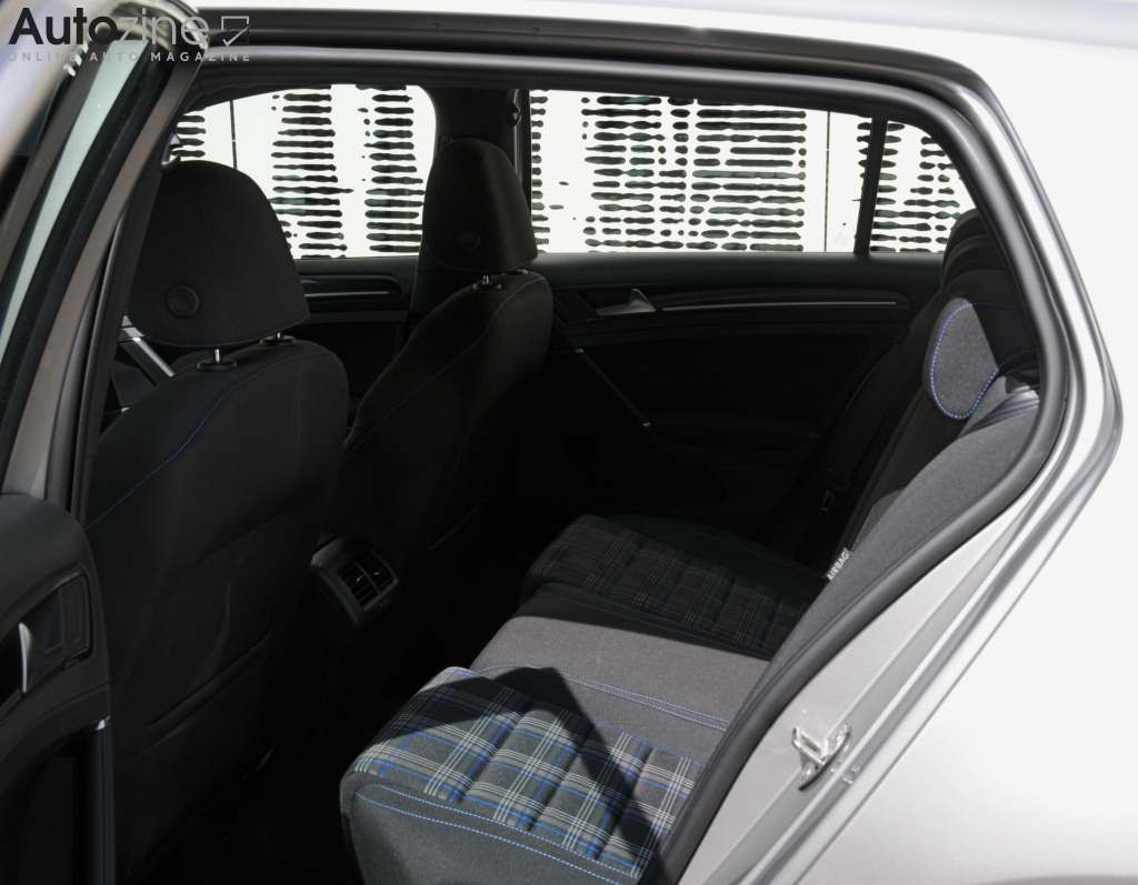 Volkswagen Golf GTE (Achterin)