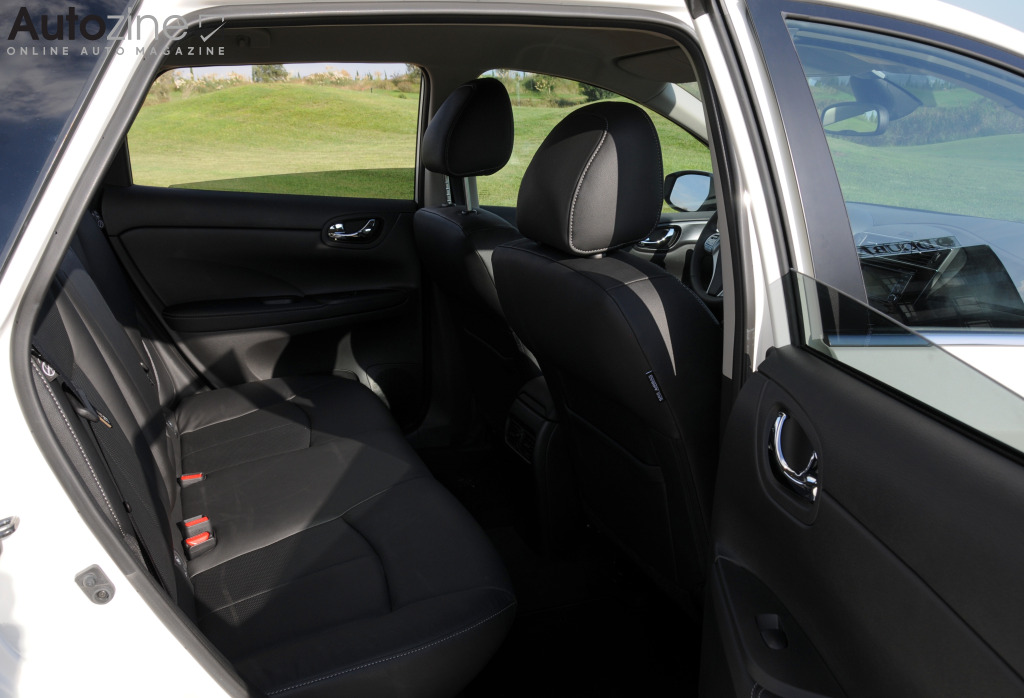 Nissan Pulsar (Achterin)