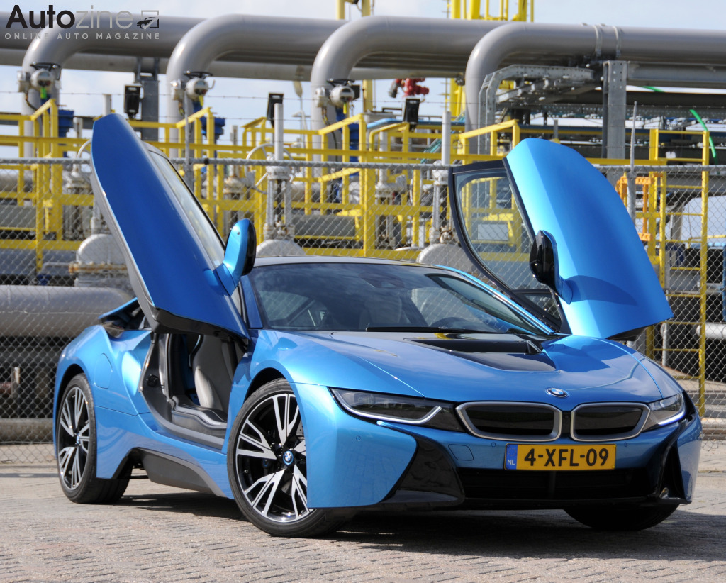 BMW i8 (Driekwart voor deuren open)