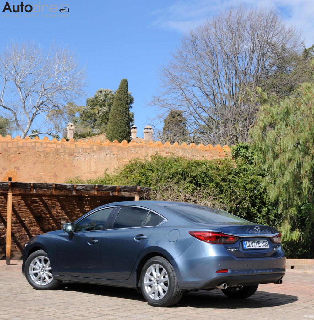 Mazda 6 (Driekwart achter hoog)