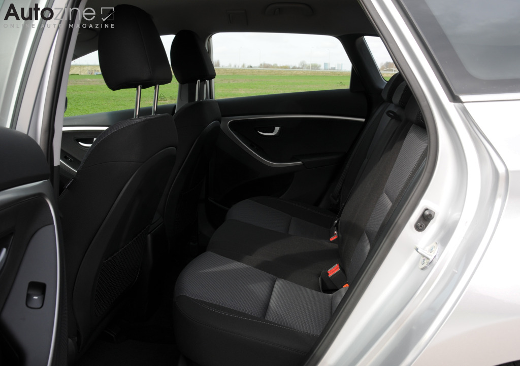 Hyundai i30 Wagon (2012 - 2017) (Achterin)