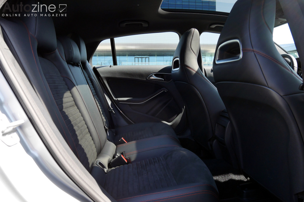 Mercedes-Benz CLA Shooting Brake (2015 - 2019) (Achterin)