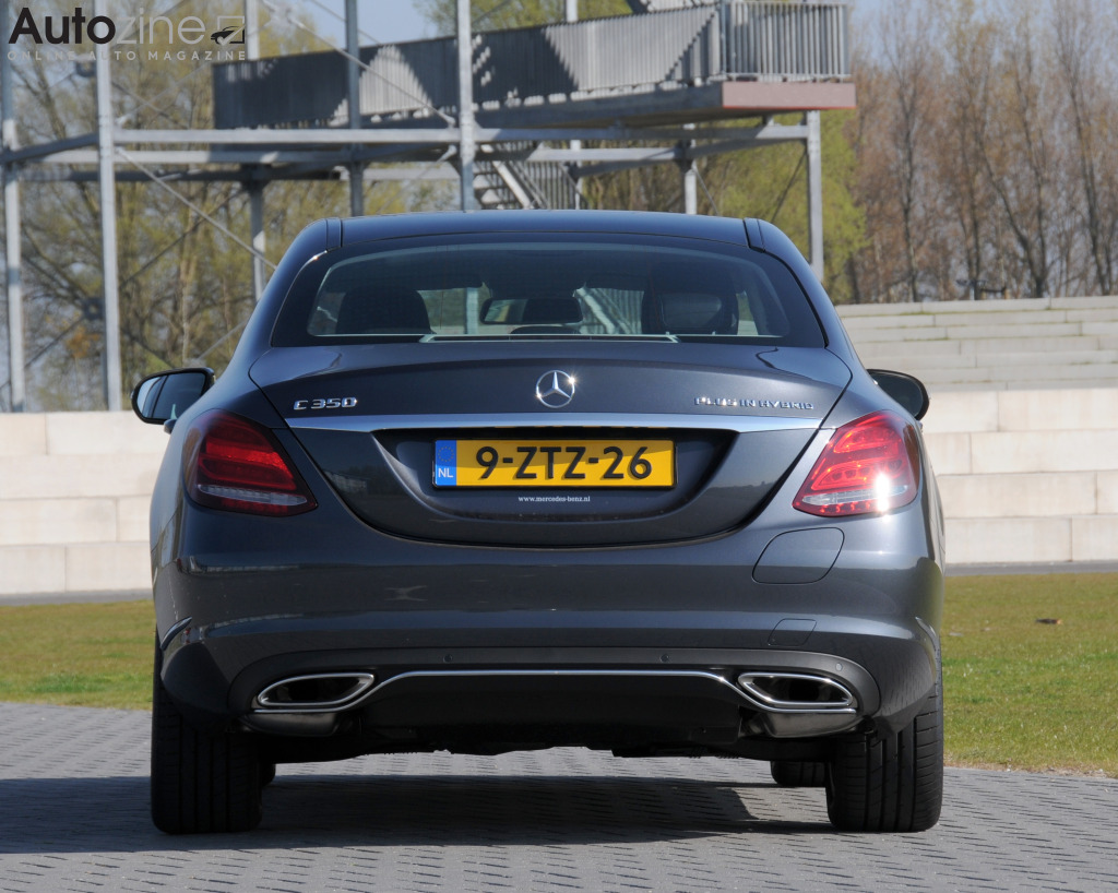 Mercedes-Benz C350e (Recht achter)