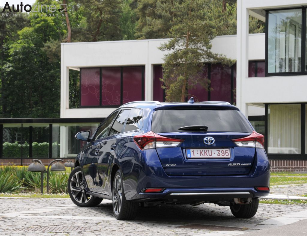 Toyota Auris TS (Driekwart achter)