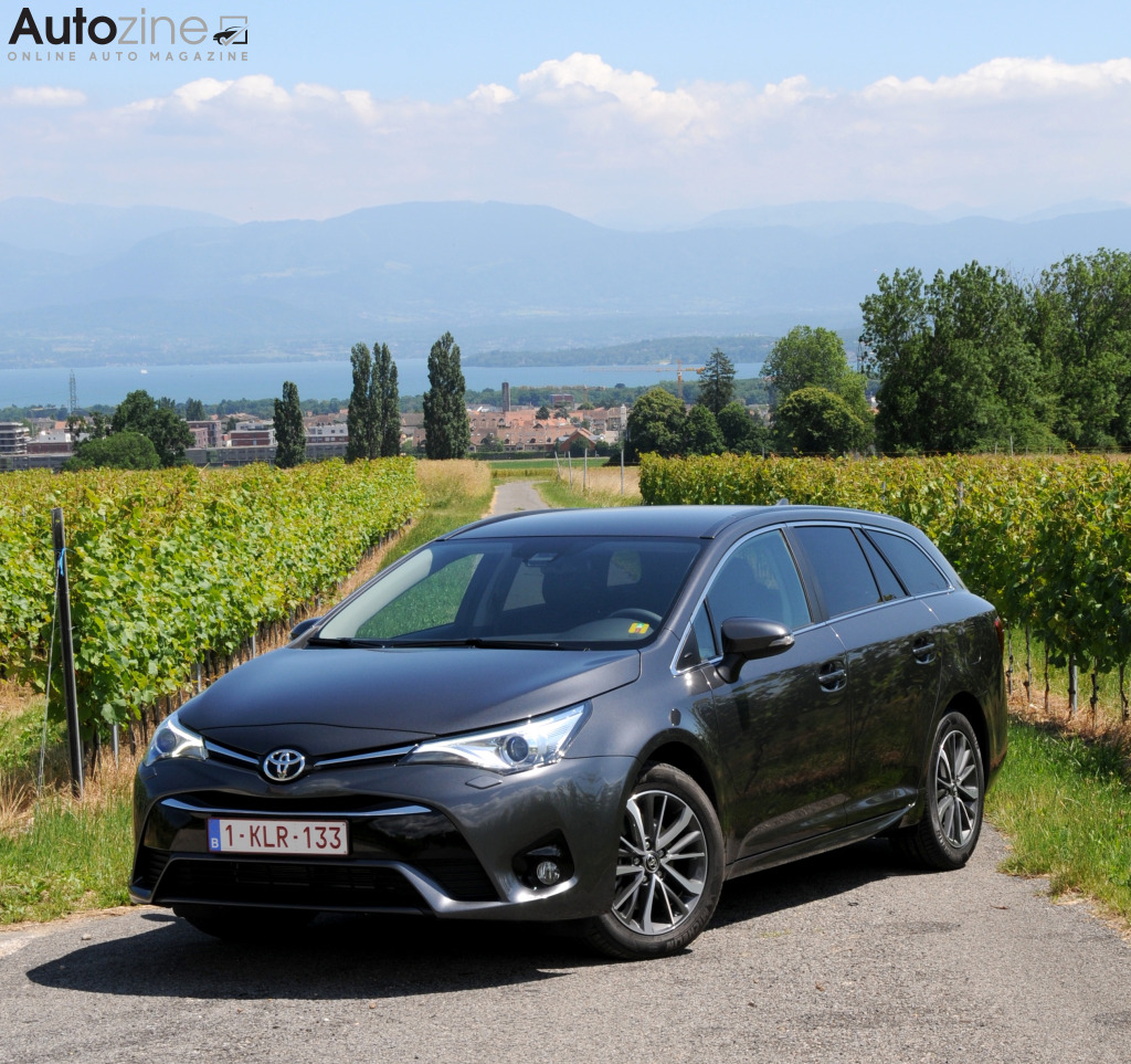 Toyota Avensis Touring Sports (Driekwart voor)
