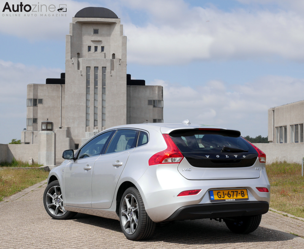 Volvo V40 D2 (Driekwart achter)