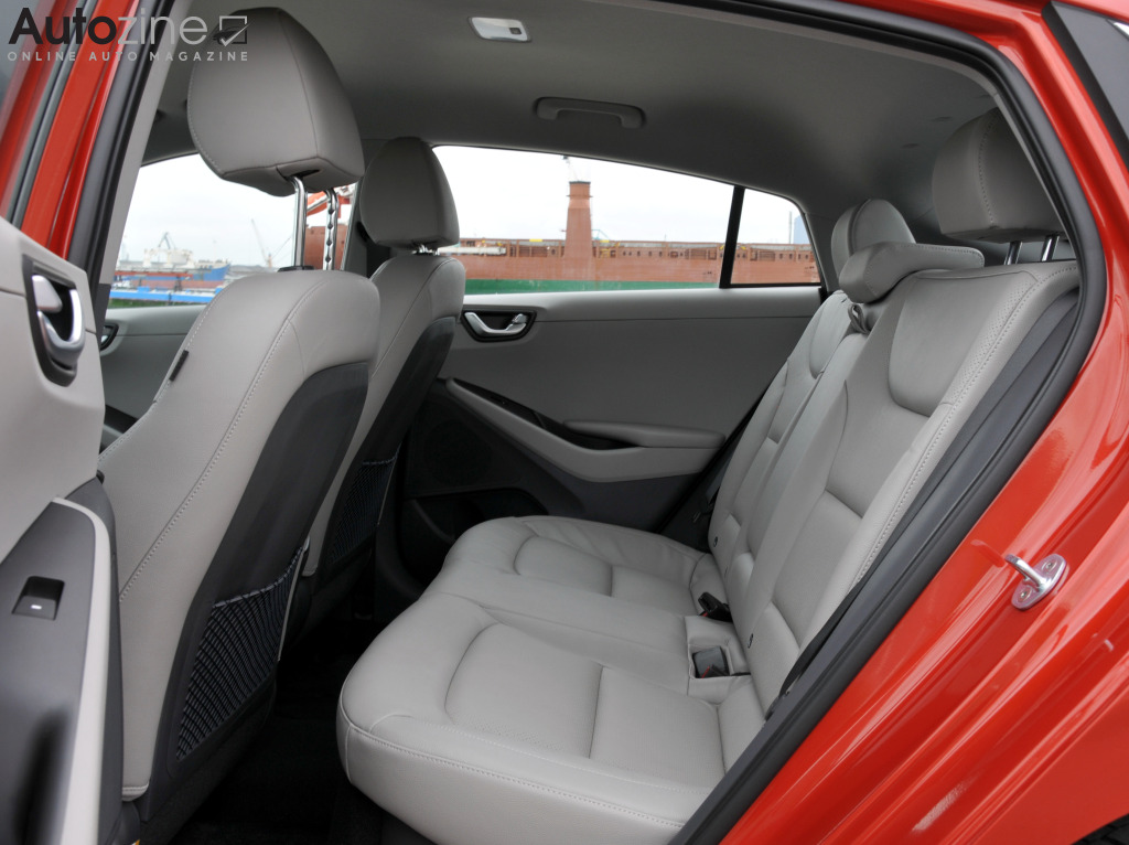 Hyundai IONIQ (Achterin)