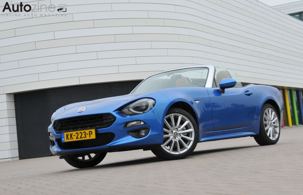 Fiat 124 Spider (Driekwart voor)