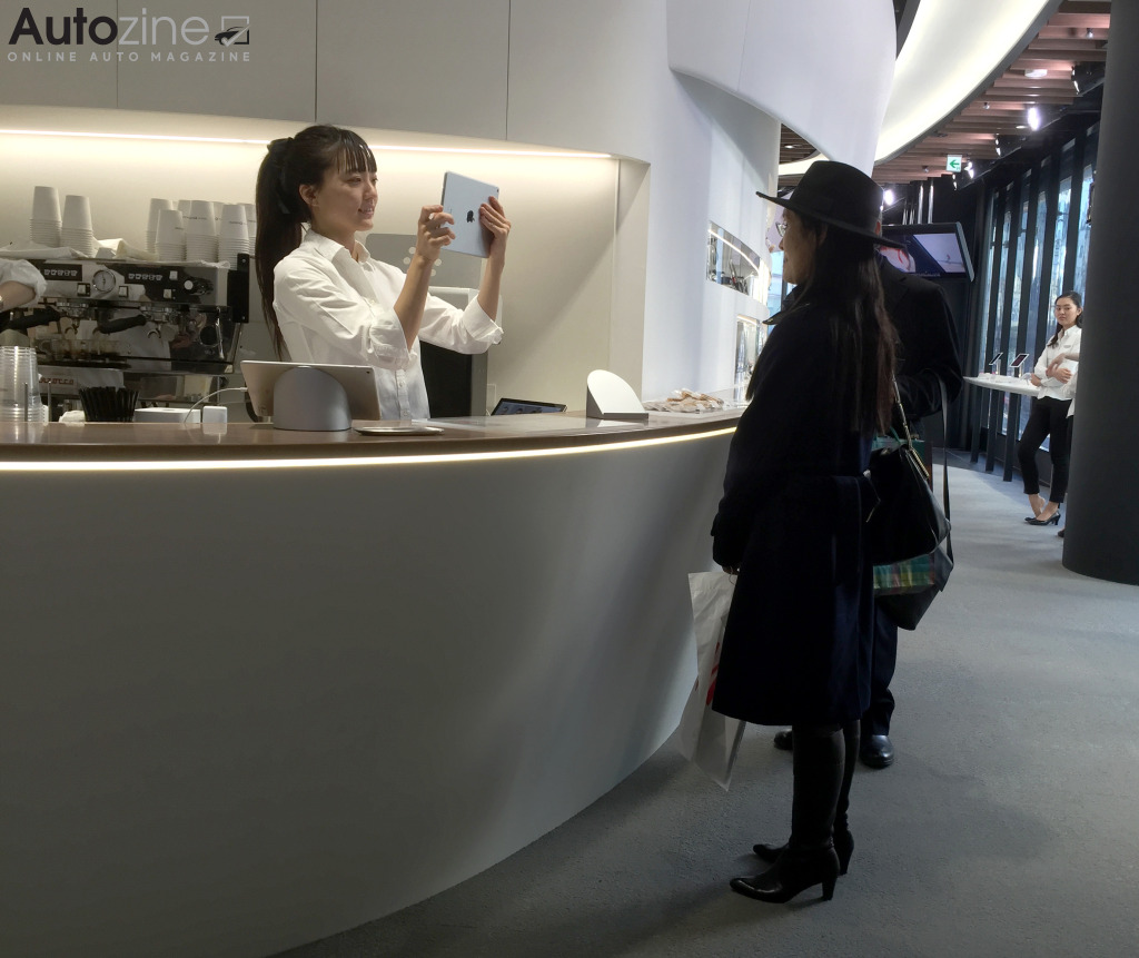 Nissan Crossing (Fotograferen met de iPad)