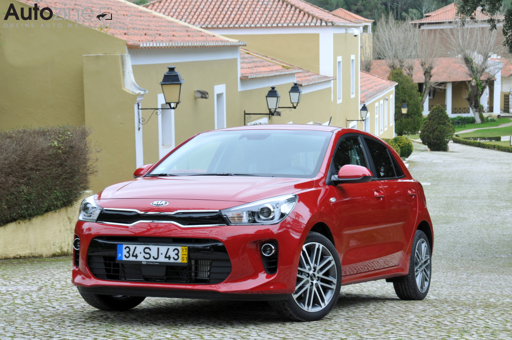 Kia Rio (Driekwart voor)