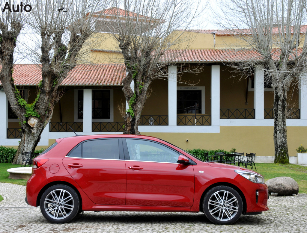 Kia Rio (Zijkant)