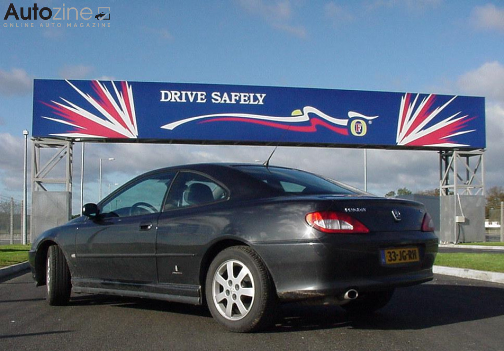 Peugeot 406 Coupe (Driekwart achter)