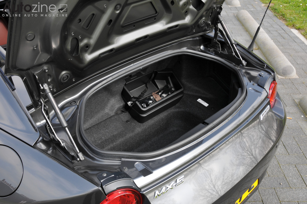 Mazda MX-5 RF (Bagageruimte)