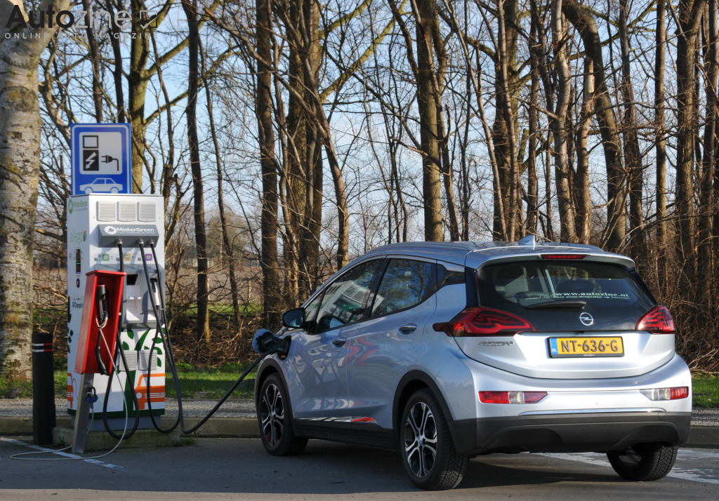 Opel Ampera-e (Schuin achter)