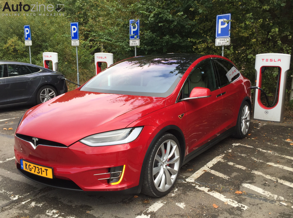 Handleiding voor elektrisch laden (Tesla Model X bij Supercharger)