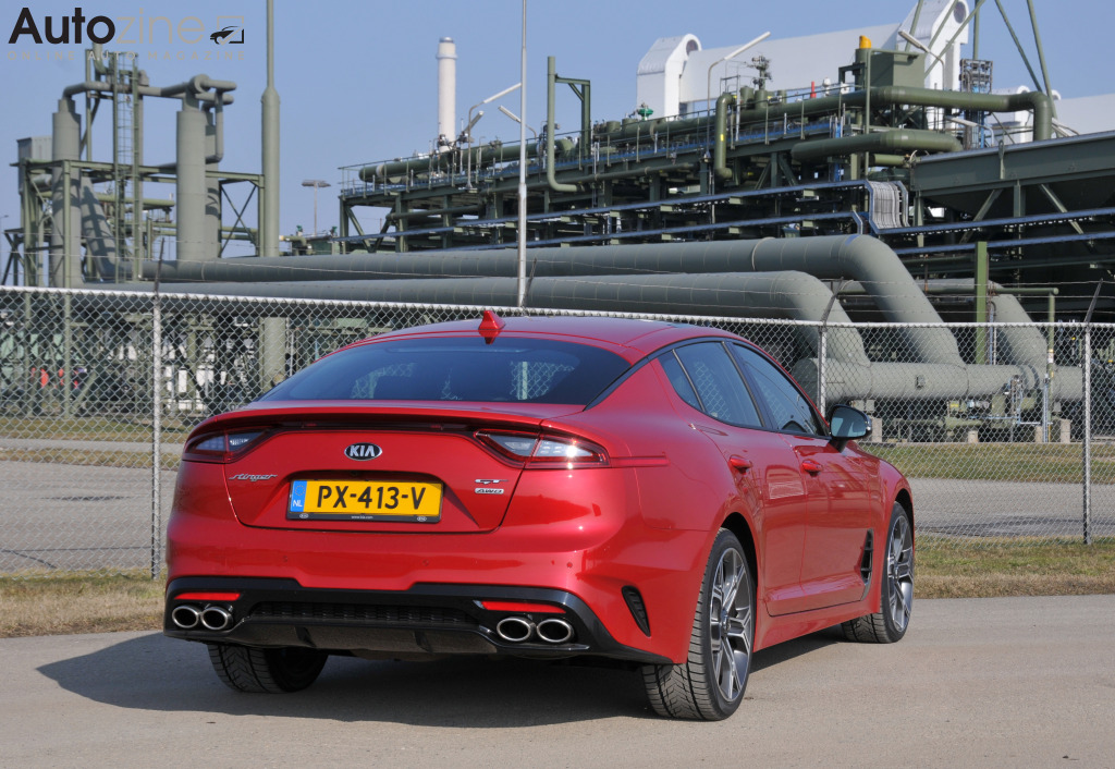 Kia Stinger (Schuin achter)